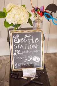 selfie-station-wedding-diy-reception