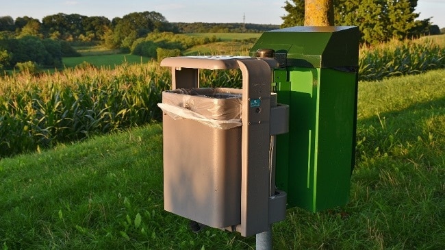 trash-bins-with-trash-bags