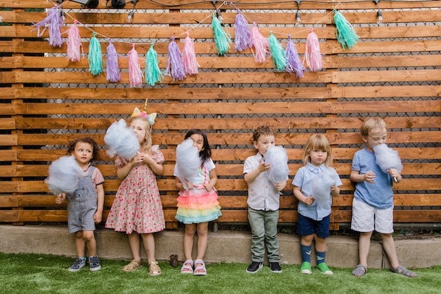 kids party outside